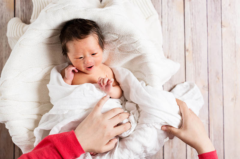 672195866_DRESSING_A_NEWBORN