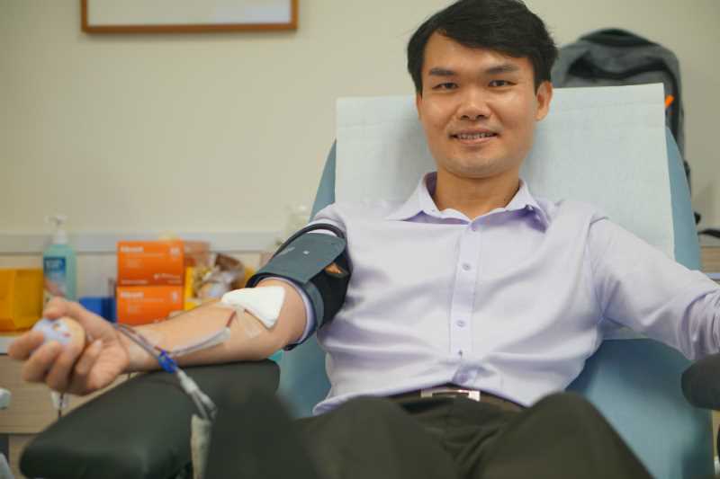 Chin Hock donating blood